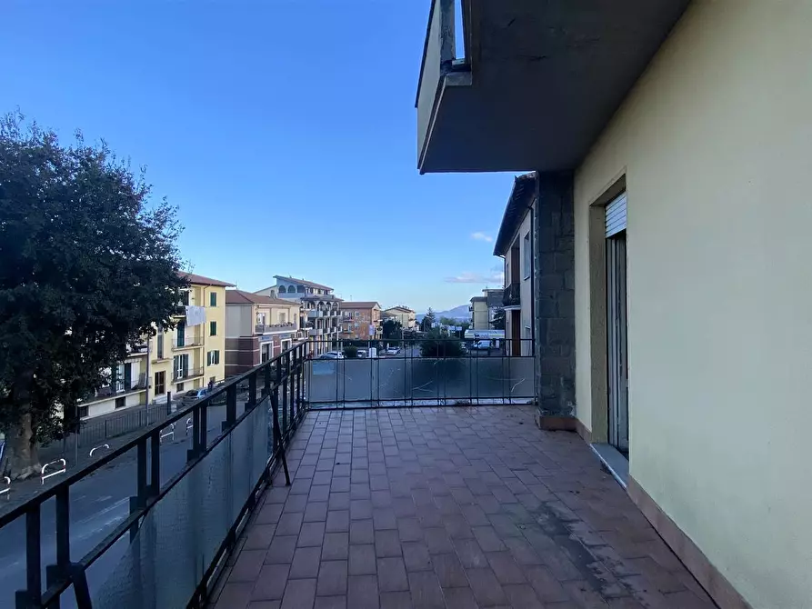 Immagine 1 di Appartamento in vendita  in via cassia a Montefiascone