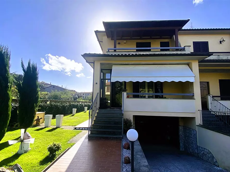 Immagine 1 di Villa in vendita  in via Amerigo Vespucci a Arlena Di Castro
