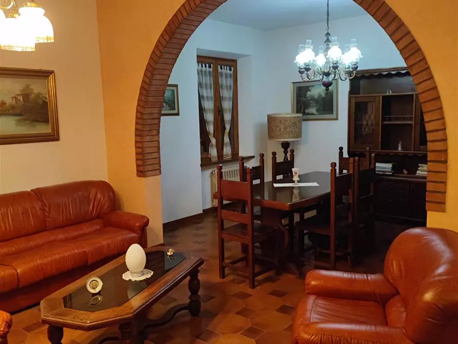 Immagine 1 di Villa in vendita  a Montalcino
