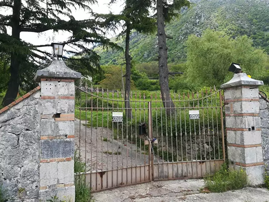 Immagine 1 di Villa in vendita  in VIA S. D'ACQUISTO a Bagnoli Irpino
