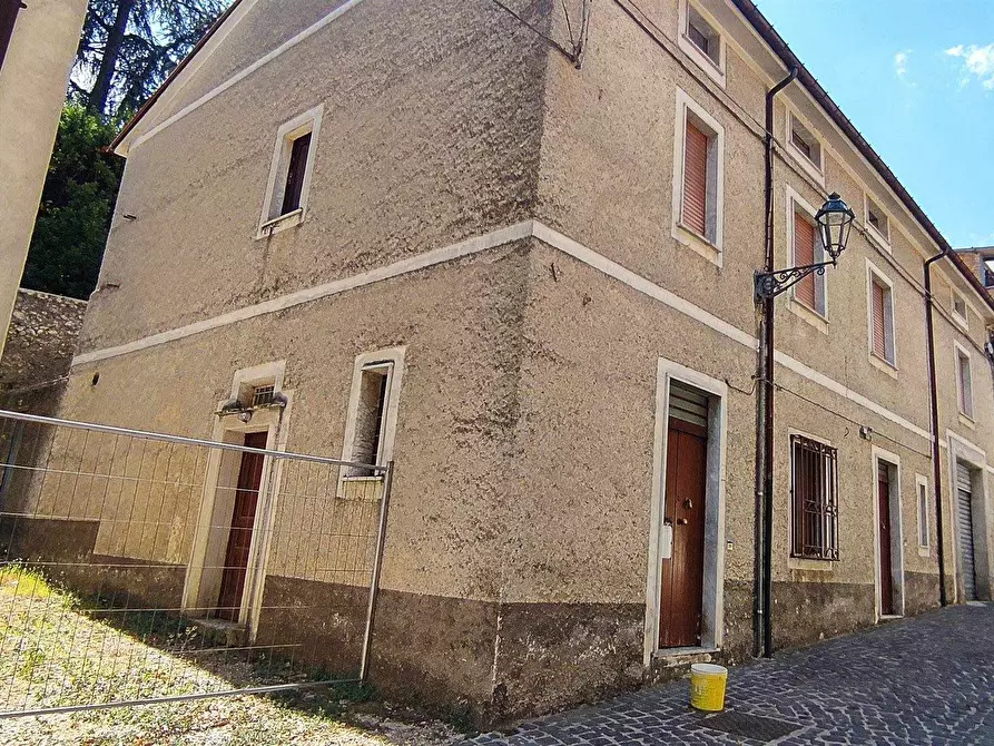 Immagine 1 di Palazzo in vendita  in VIA FERDINANDO CIANCIULLI a Montella