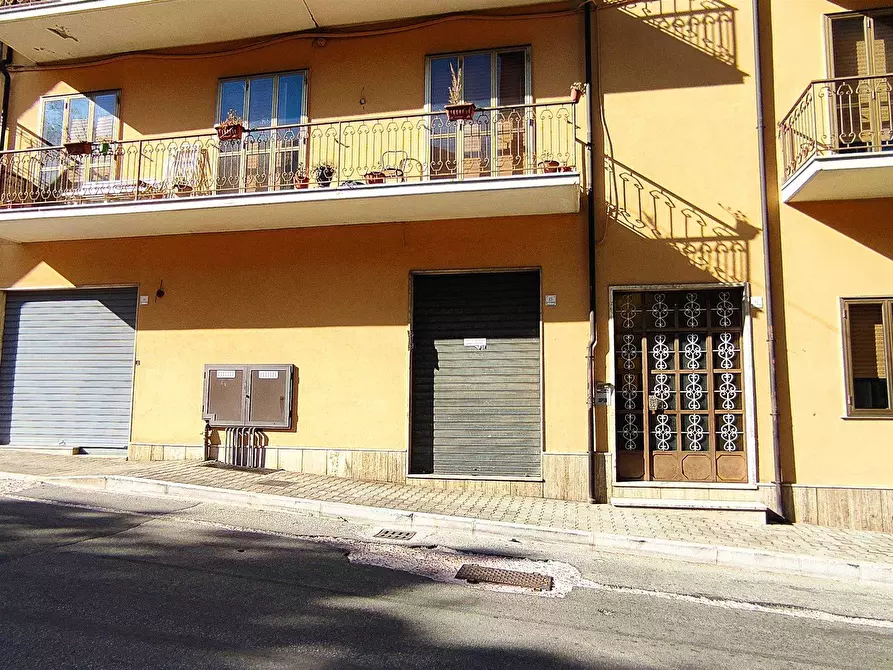 Immagine 1 di Negozio in affitto  in VIA F.LLI PASCALE a Montella