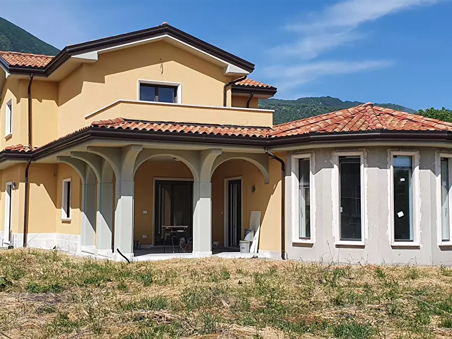 Immagine 1 di Villa in vendita  in VIA SCIPIONE CAPONE a Montella