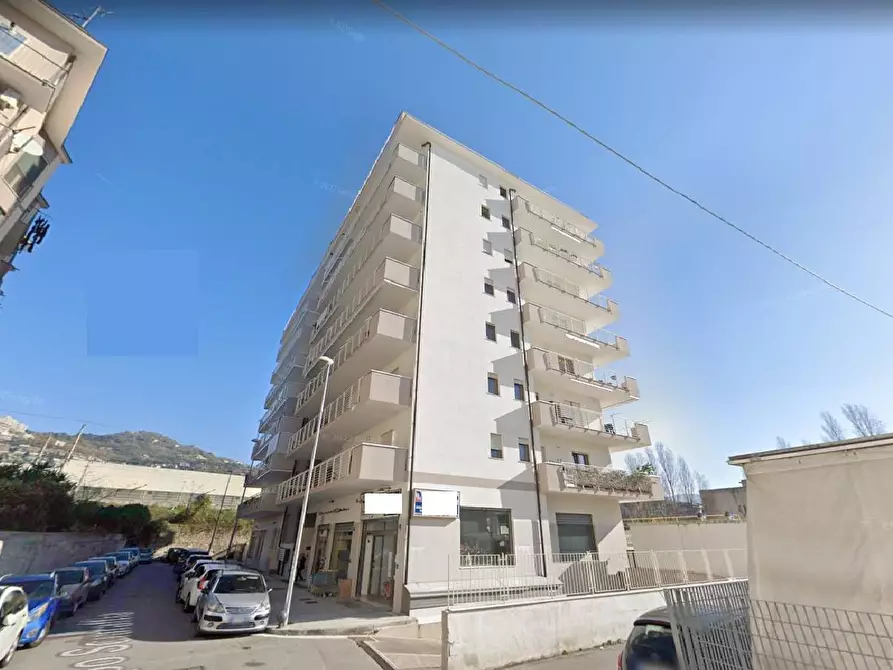 Immagine 1 di Appartamento in vendita  in via sciaraffia a Salerno