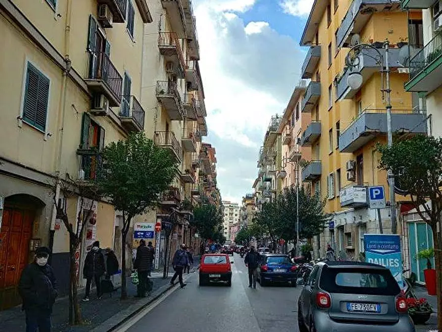 Immagine 1 di Negozio in affitto  in via carmine a Salerno