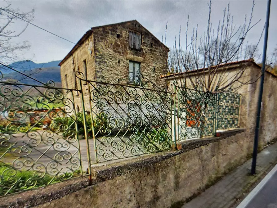 Immagine 1 di Casa indipendente in vendita  in via tenente farina 34 a Calvanico