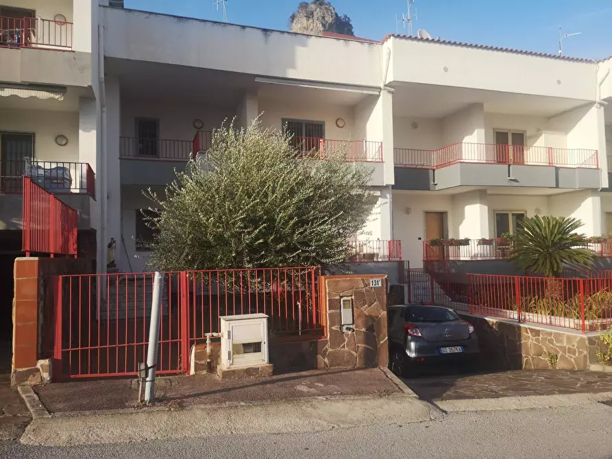 Immagine 1 di Villa in affitto  a Salerno