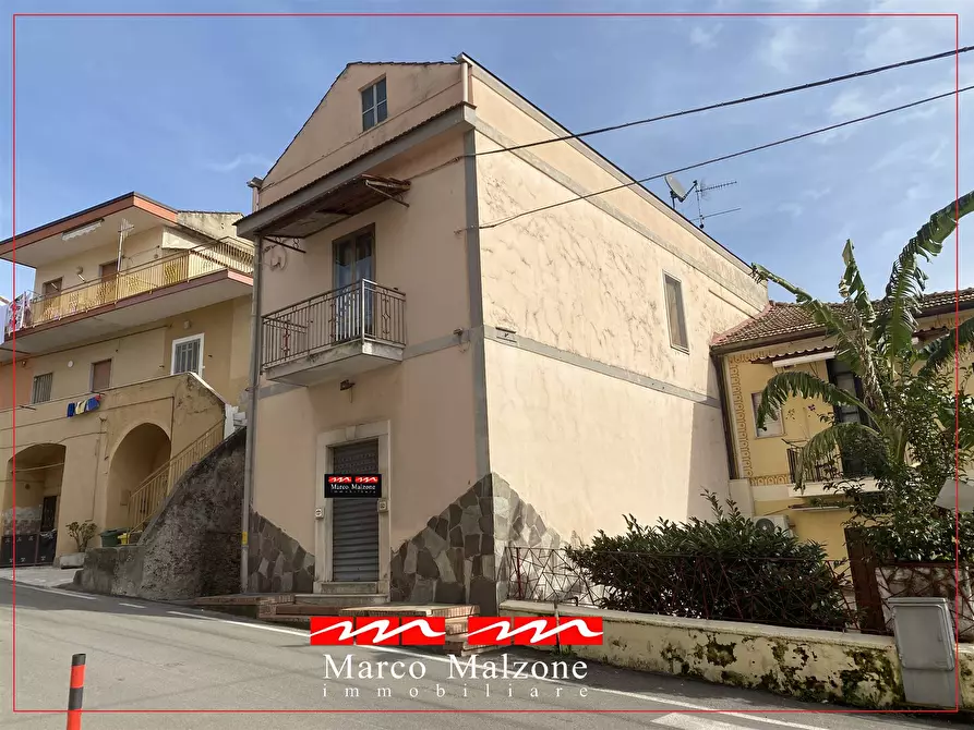 Immagine 1 di Casa indipendente in vendita  a Pontecagnano Faiano
