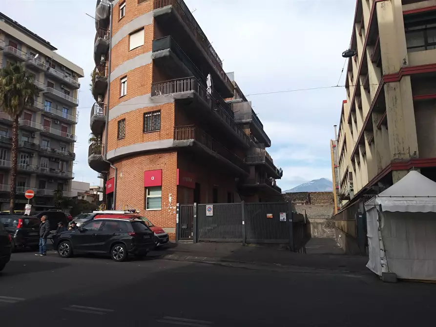 Immagine 1 di Magazzino in affitto  in Viale Mario Rapisardi a Catania