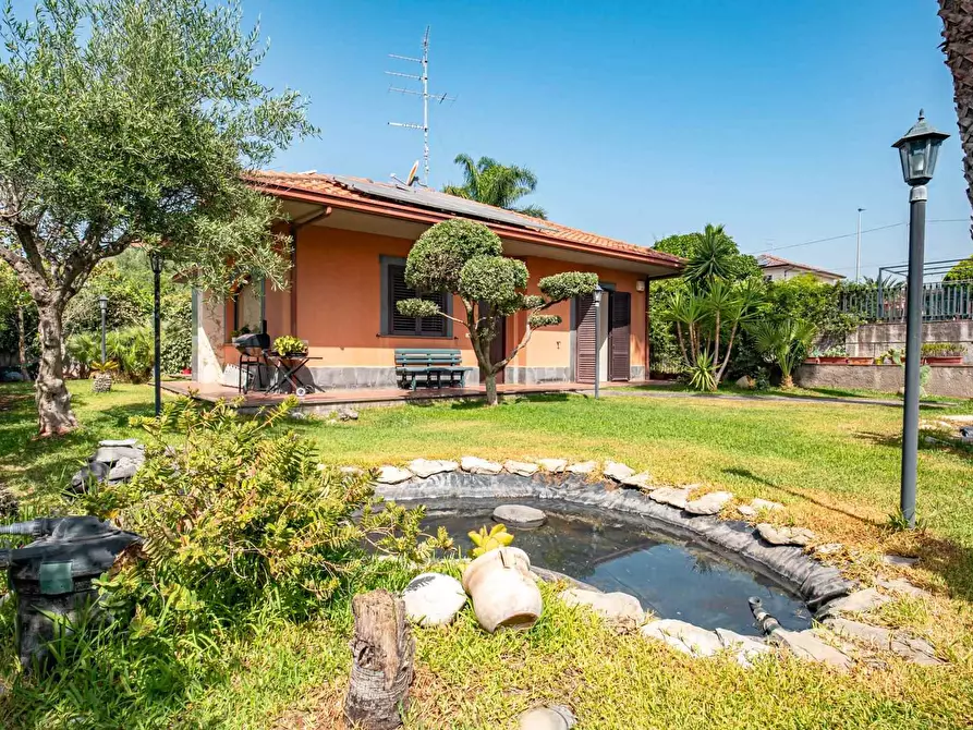 Immagine 1 di Villa in vendita  in Via Tirreno a Gravina Di Catania