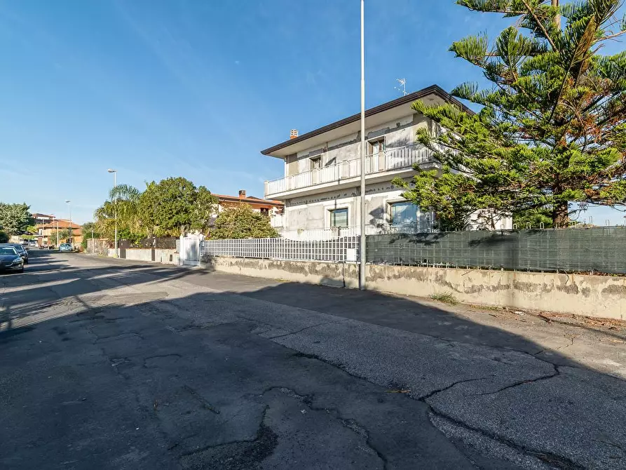 Immagine 1 di Villa in vendita  in Via Padova a San Giovanni La Punta