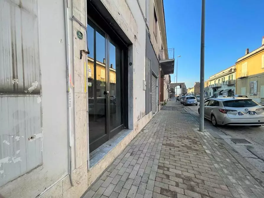 Immagine 1 di Negozio in affitto  in Corso Aldo Moro a Santa Maria Capua Vetere