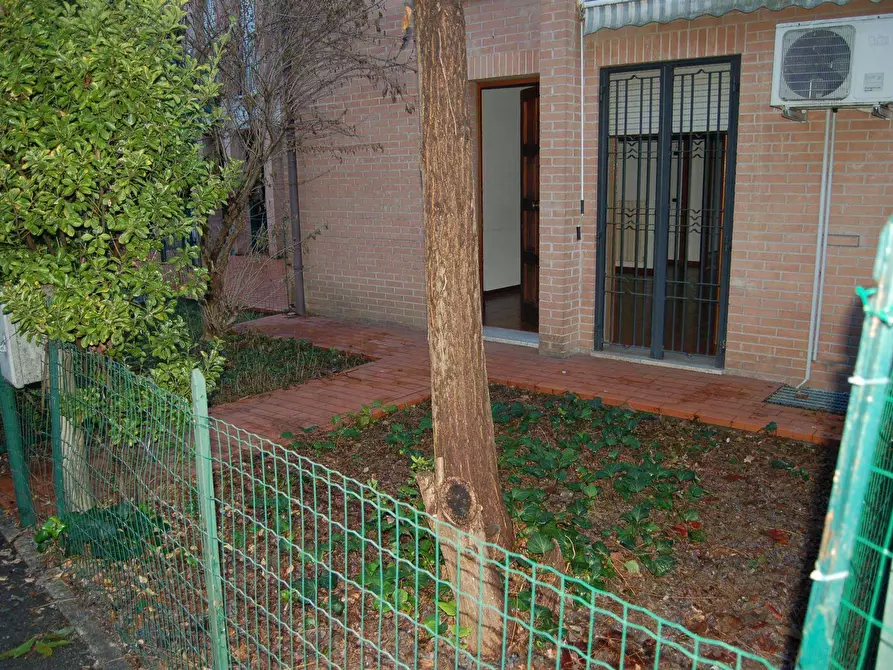 Immagine 1 di Villa in affitto  a Valsamoggia