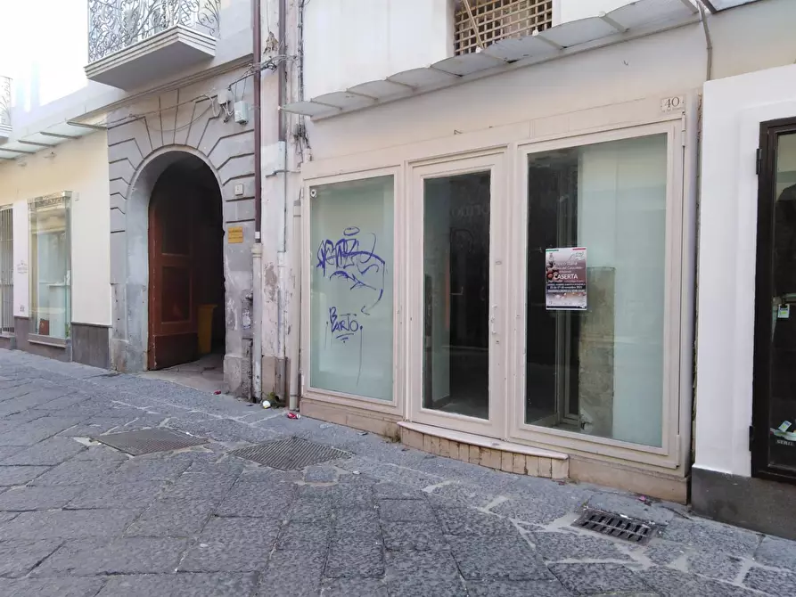 Immagine 1 di Negozio in affitto  in Via San Giovanni a Caserta