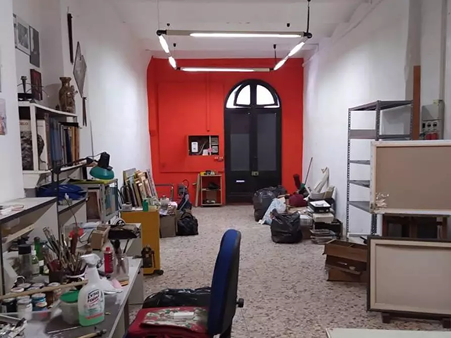 Immagine 1 di Laboratorio in vendita  a Siena