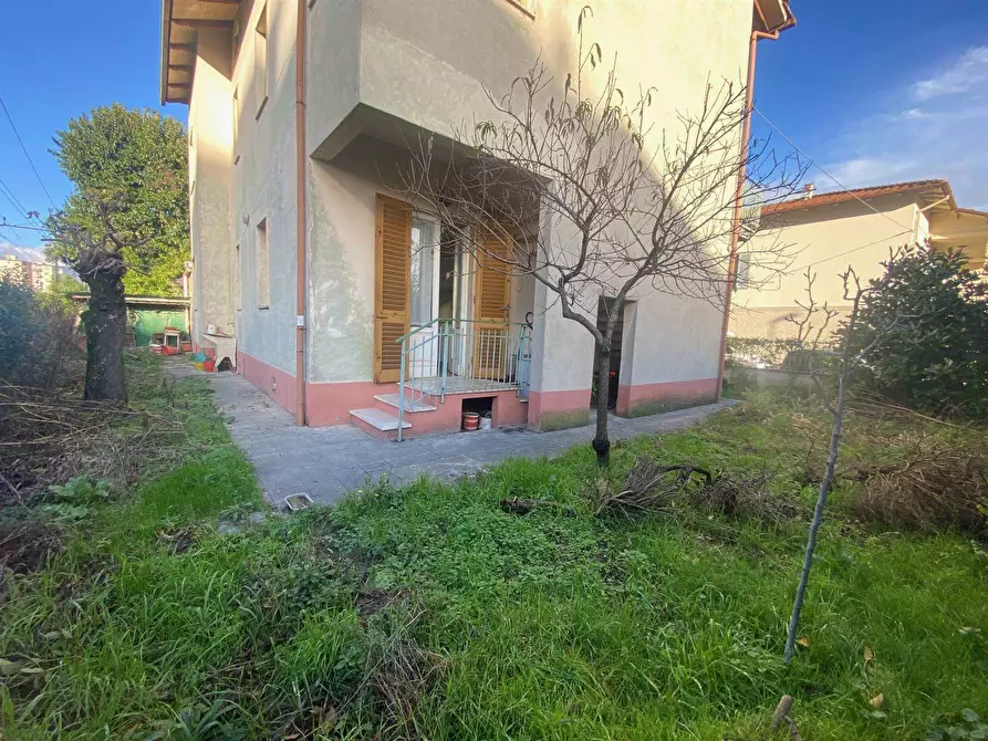 Immagine 1 di Casa indipendente in vendita  a Pistoia