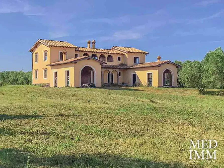 Immagine 1 di Villa in vendita  a Canino