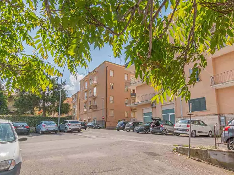 Immagine 1 di Appartamento in vendita  in VIA LEONCINI a Viterbo