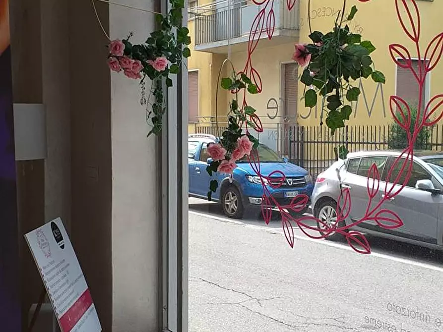 Immagine 1 di Negozio in affitto  in Via Gianoli a Sondrio