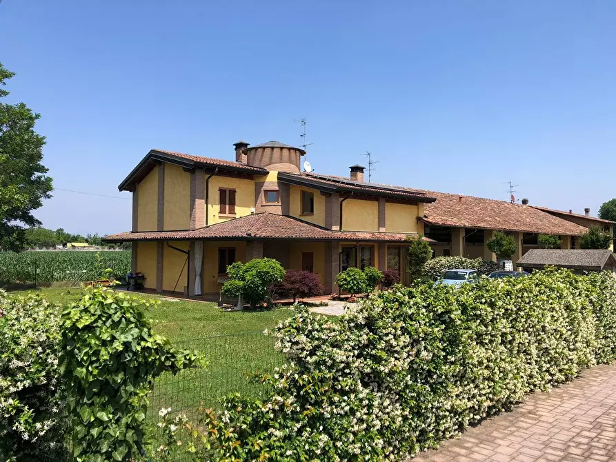 Immagine 1 di Villa in vendita  a Fara Gera D'adda