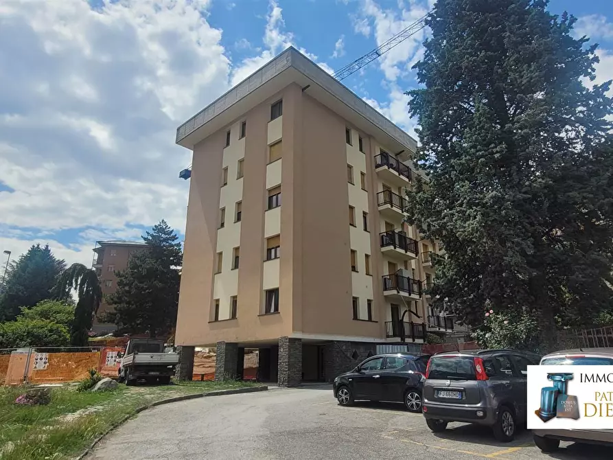Immagine 1 di Appartamento in vendita  in Via Parigi a Aosta