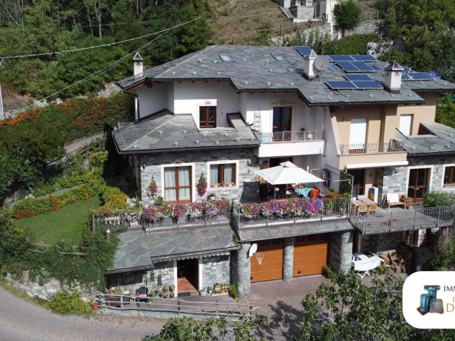 Immagine 1 di Villa in vendita  in regione Talapé a Aosta