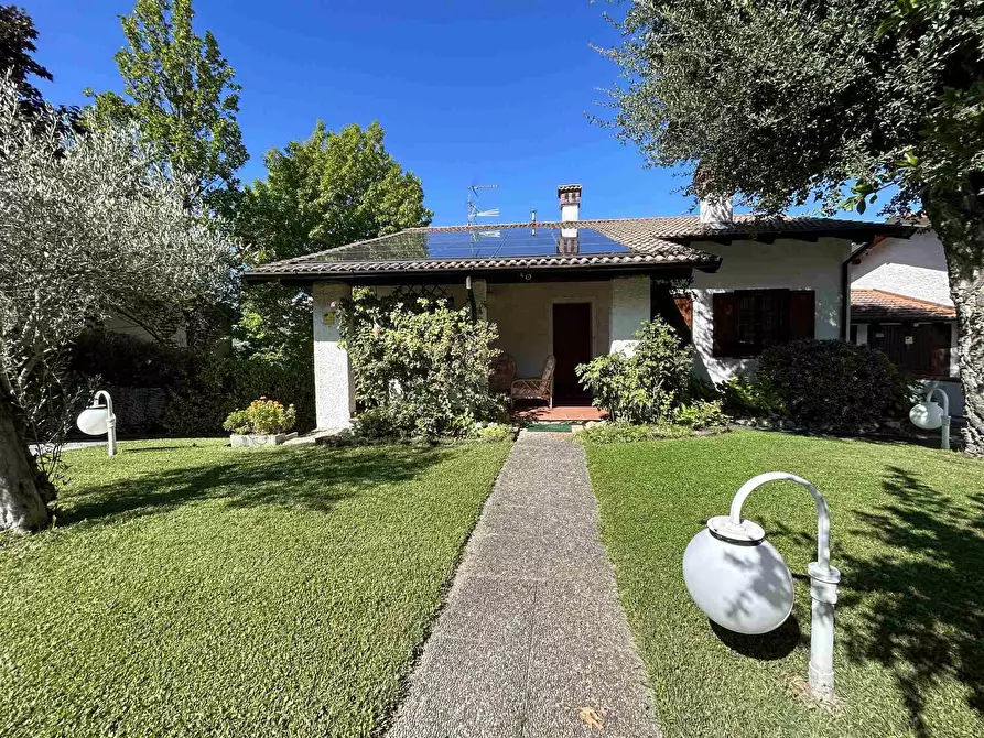 Immagine 1 di Villa in vendita  in VICOLO BELLINI a Rivergaro