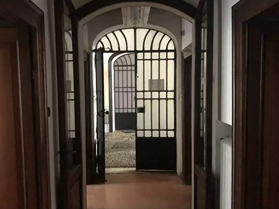 Immagine 1 di Negozio in affitto  a Mantova