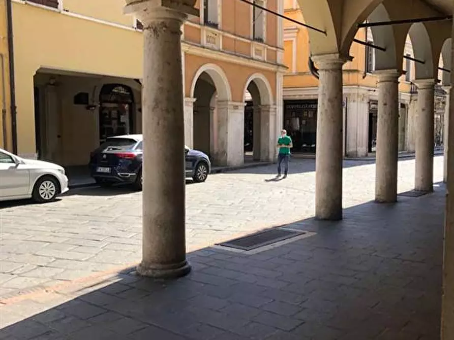 Immagine 1 di Attività commerciale in vendita  a Mantova