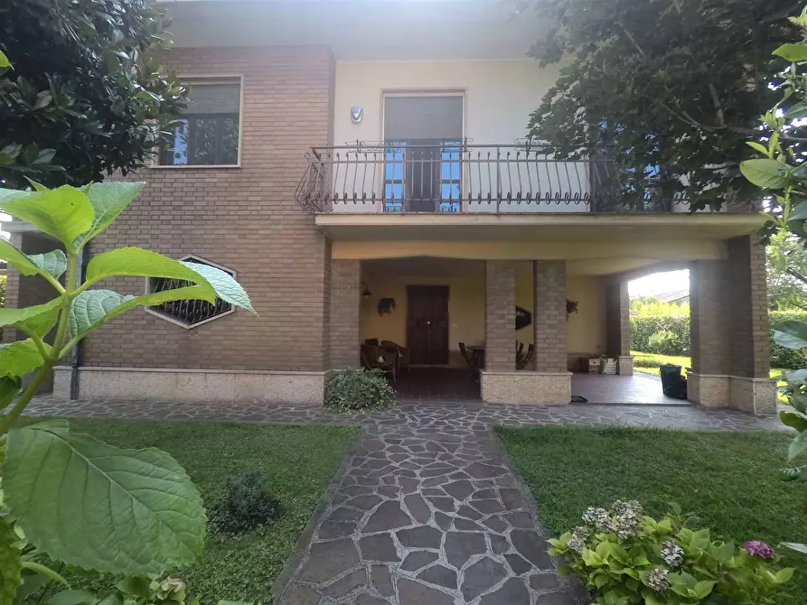 Immagine 1 di Villa in vendita  a Porto Mantovano