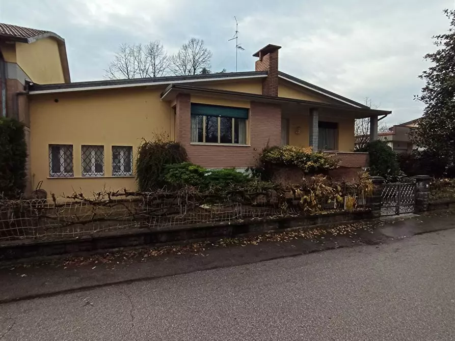 Immagine 1 di Villa in vendita  a Campagnola Emilia