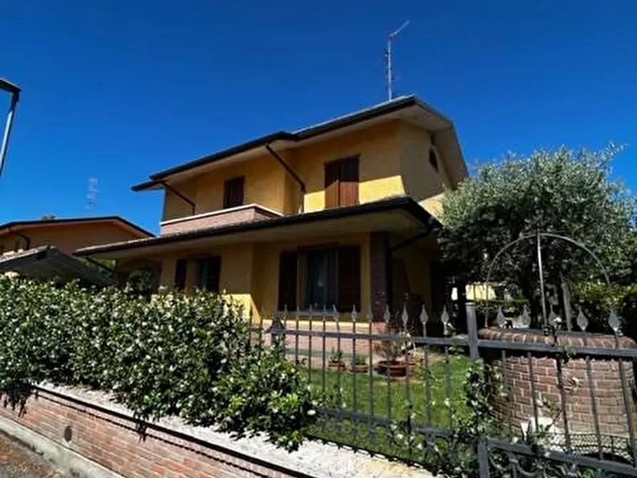 Immagine 1 di Villa in vendita  a Reggiolo