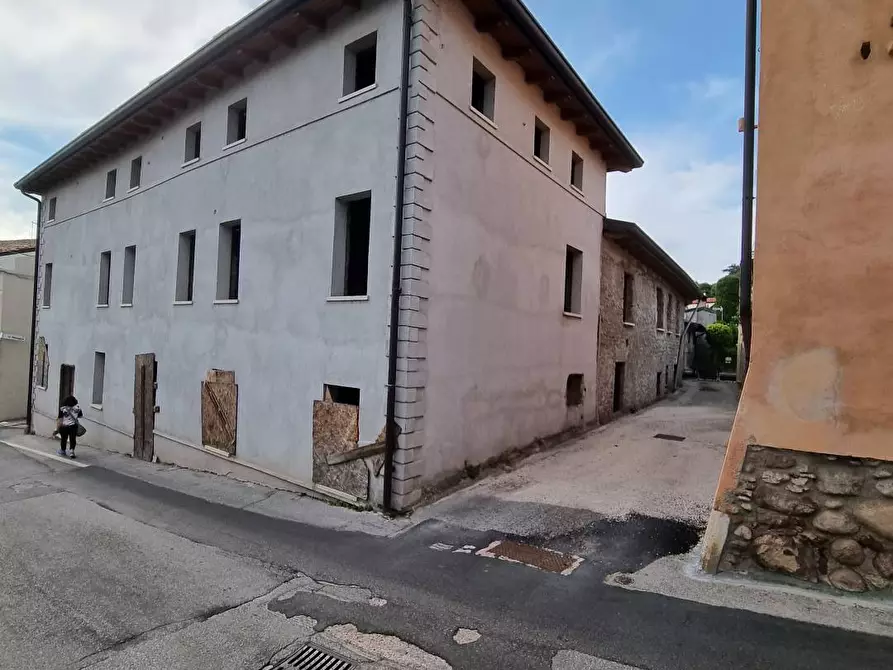 Immagine 1 di Palazzo in vendita  in via solferino a Volta Mantovana