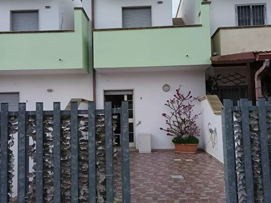 Immagine 1 di Villa in vendita  in VIA DEGLI ALLORI a Manduria