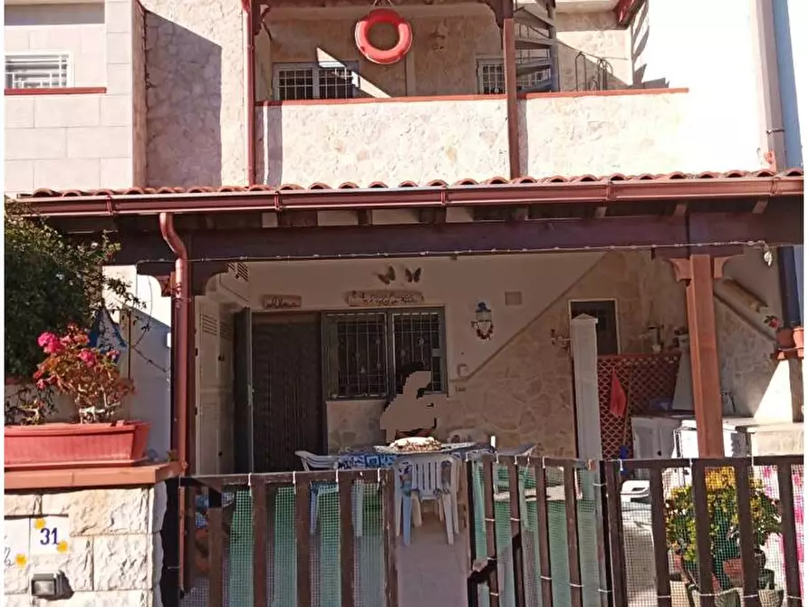 Immagine 1 di Villa in vendita  in VIA PESARO a Manduria