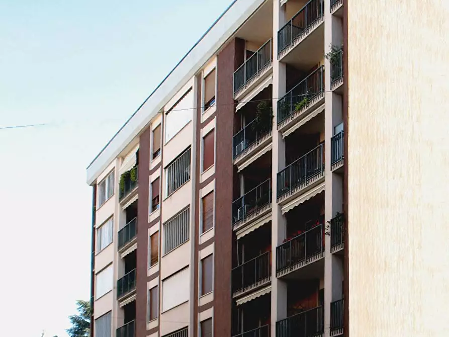 Immagine 1 di Appartamento in vendita  in via Leopardi a Saronno