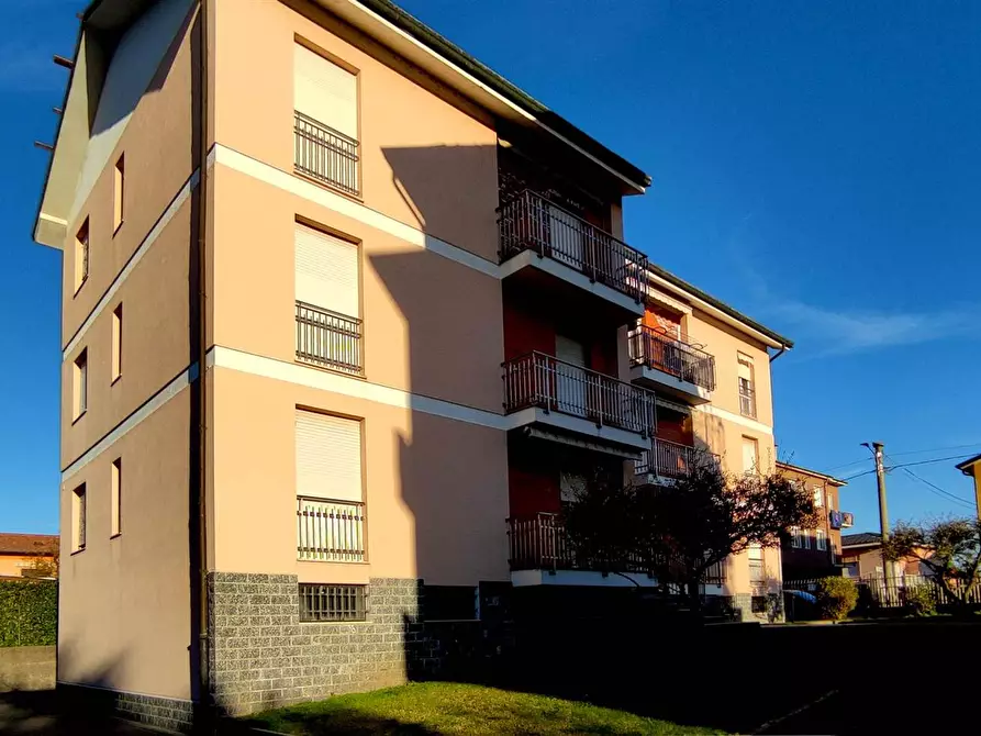 Immagine 1 di Appartamento in vendita  in via Puccini a Carnago