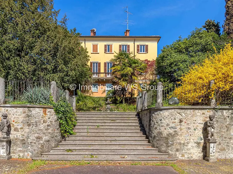 Immagine 1 di Villa in vendita  a Monticello Brianza