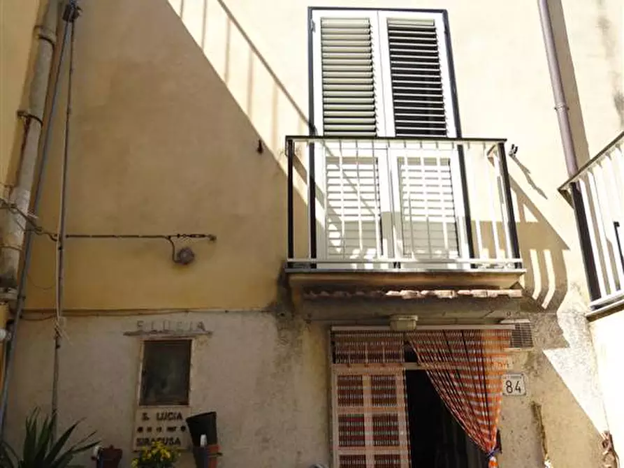 Immagine 1 di Appartamento in vendita  in Via Tommaso Chiavola a Chiaramonte Gulfi