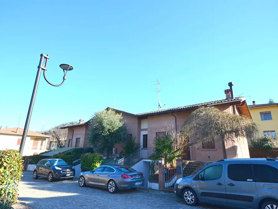 Immagine 1 di Villa in vendita  in via sant'andrea a Valsamoggia