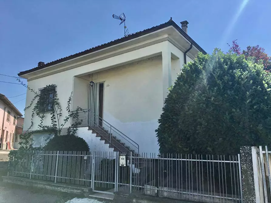 Immagine 1 di Villa in vendita  a Piacenza