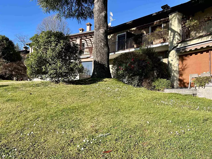 Immagine 1 di Villa in vendita  in Via Walder a Varese