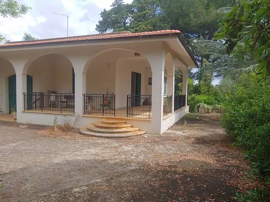 Immagine 1 di Villa in vendita  in VIA OSTUNI a Martina Franca