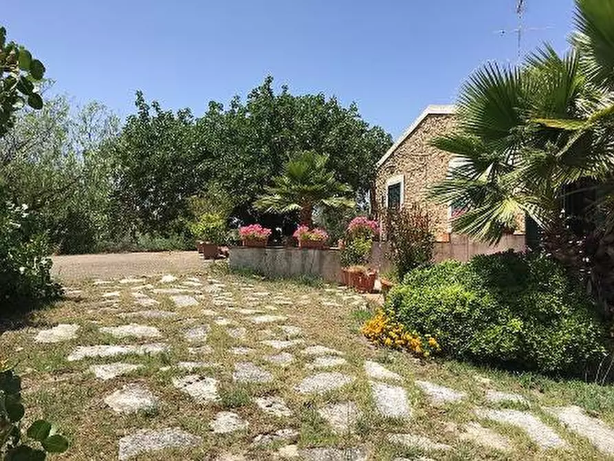 Immagine 1 di Villa in vendita  in c/da Fontanelle a Caltanissetta