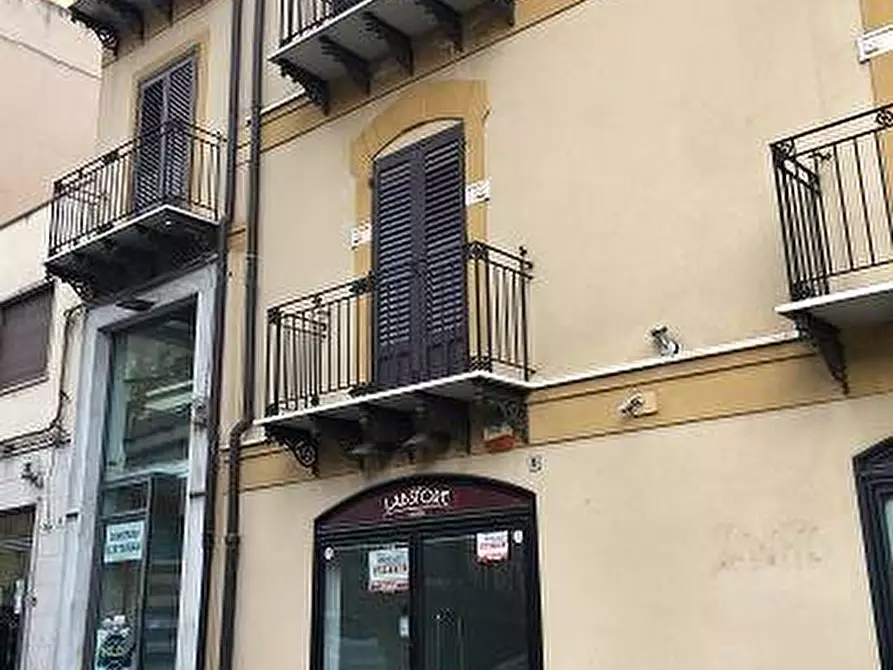 Immagine 1 di Negozio in affitto  in Via Crispi a Caltanissetta
