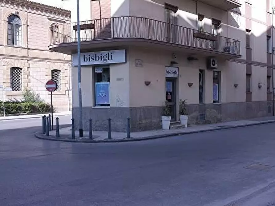 Immagine 1 di Negozio in vendita  in Via Calabria a Caltanissetta