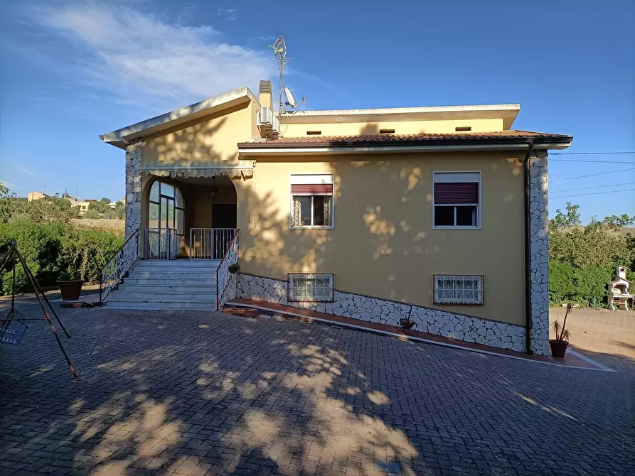 Immagine 1 di Villa in vendita  in C.DA FAVARELLA a Caltanissetta