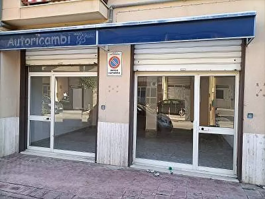 Immagine 1 di Negozio in vendita  in VIA L. DA VINCI a Caltanissetta