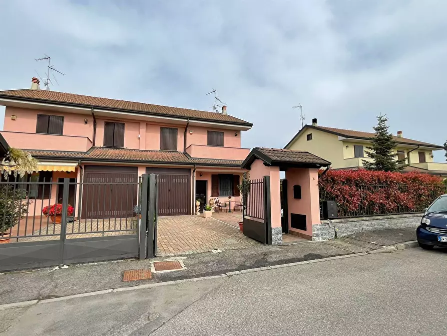 Immagine 1 di Casa indipendente in vendita  a Albuzzano