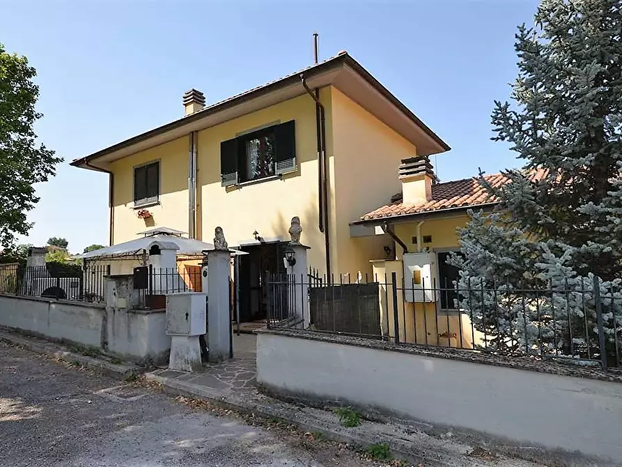 Immagine 1 di Villa in vendita  a Torri In Sabina